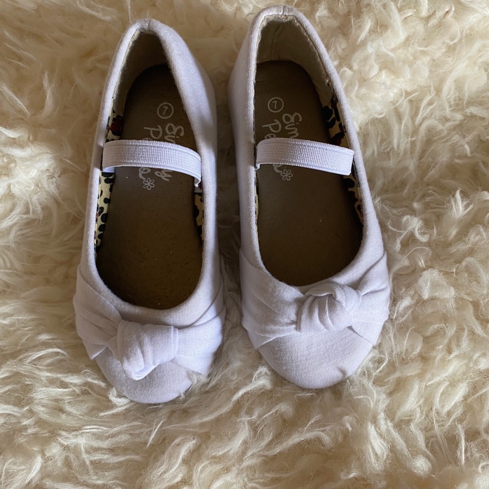 ❌🎁Toddler White shoes size 7🎁❌